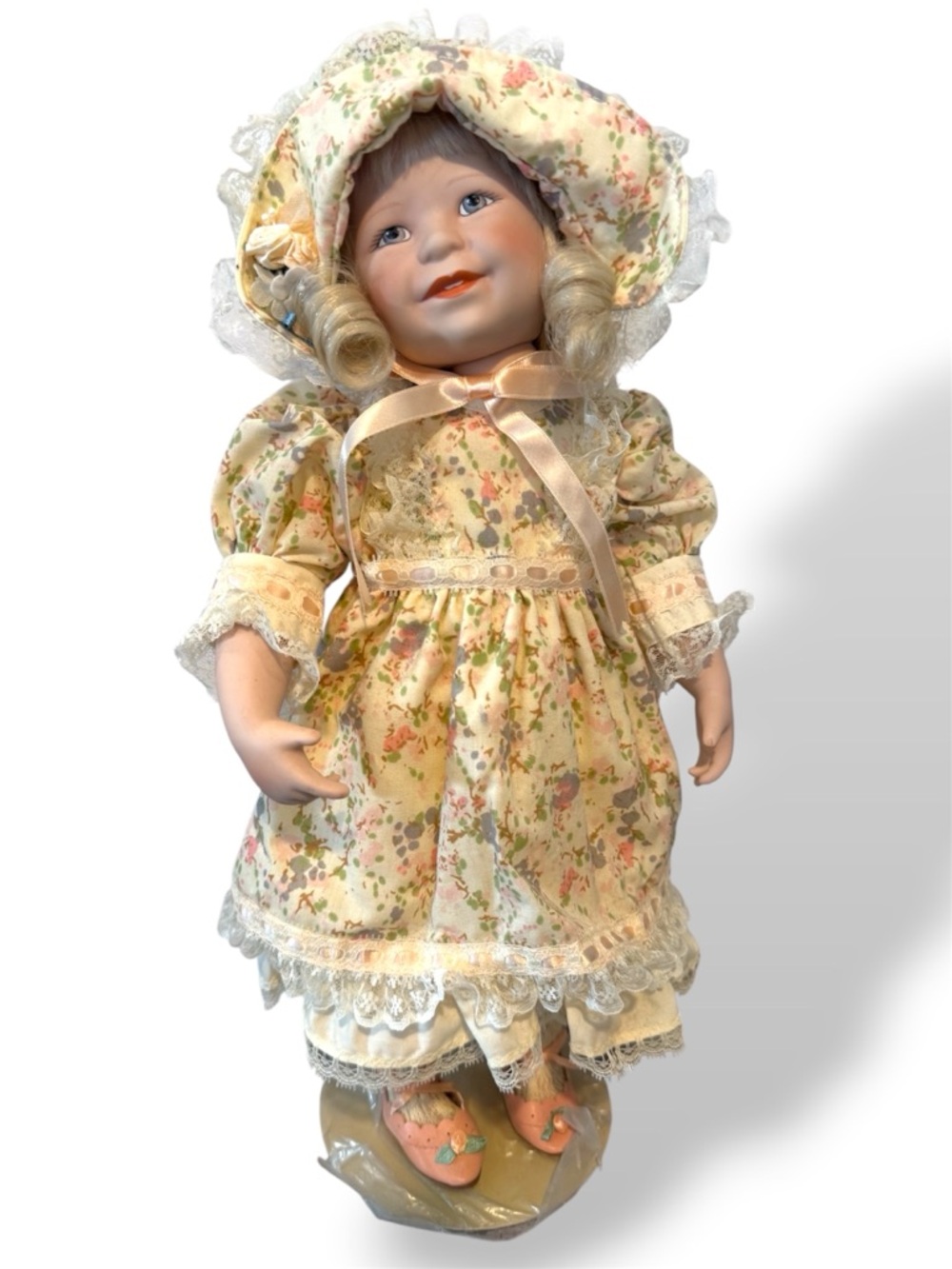 Vintage Porcelain Doll Elizabeth by Danbury Mint is a 16-inch doll